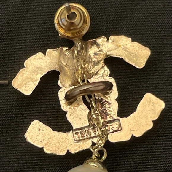 Chanel Gold and Cream Pearl Earrings - Picture 4 of 5